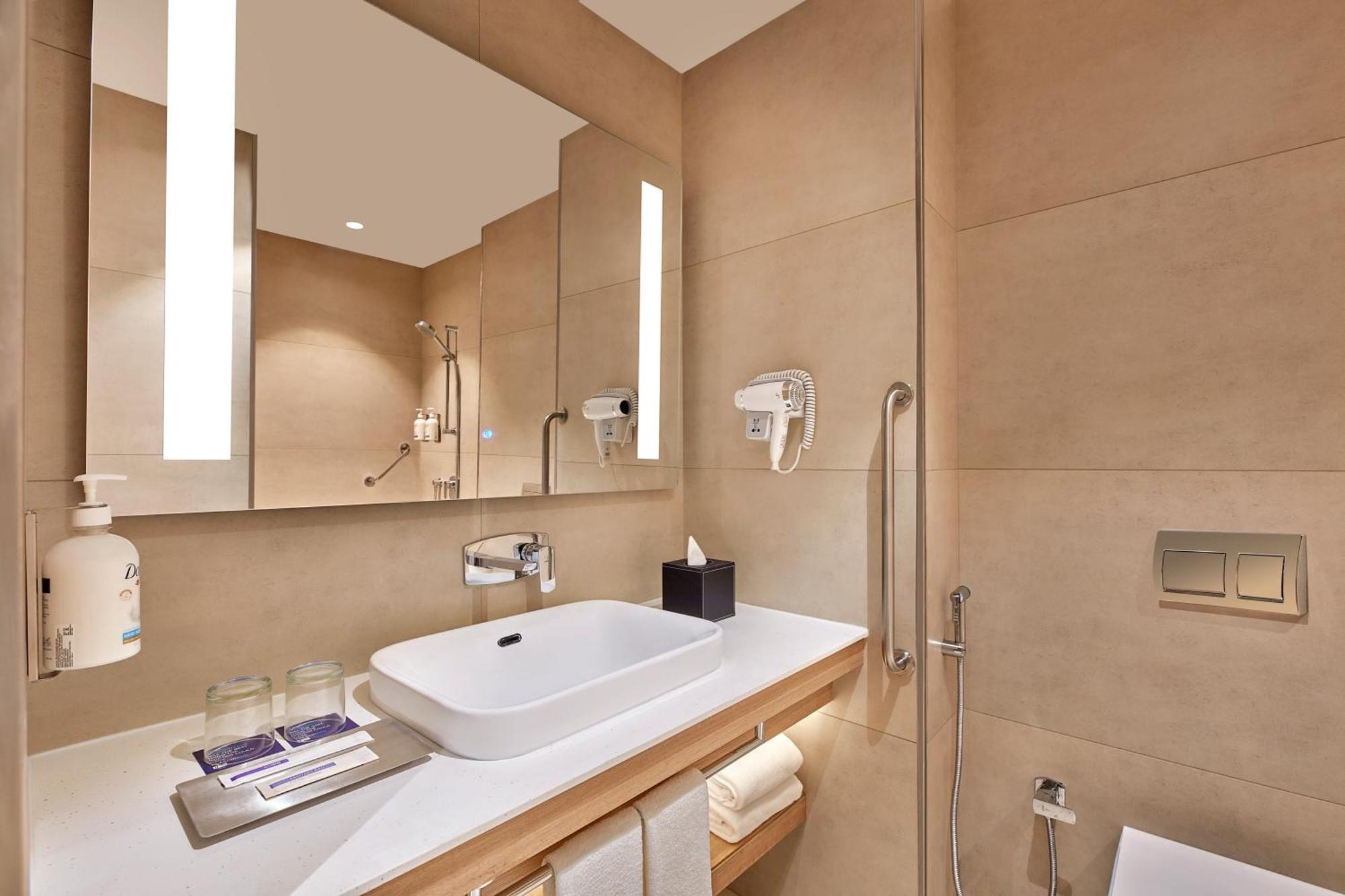 Holiday Inn Express Bengaluru Bommasandra By Ihg Kammasandra Dış mekan fotoğraf