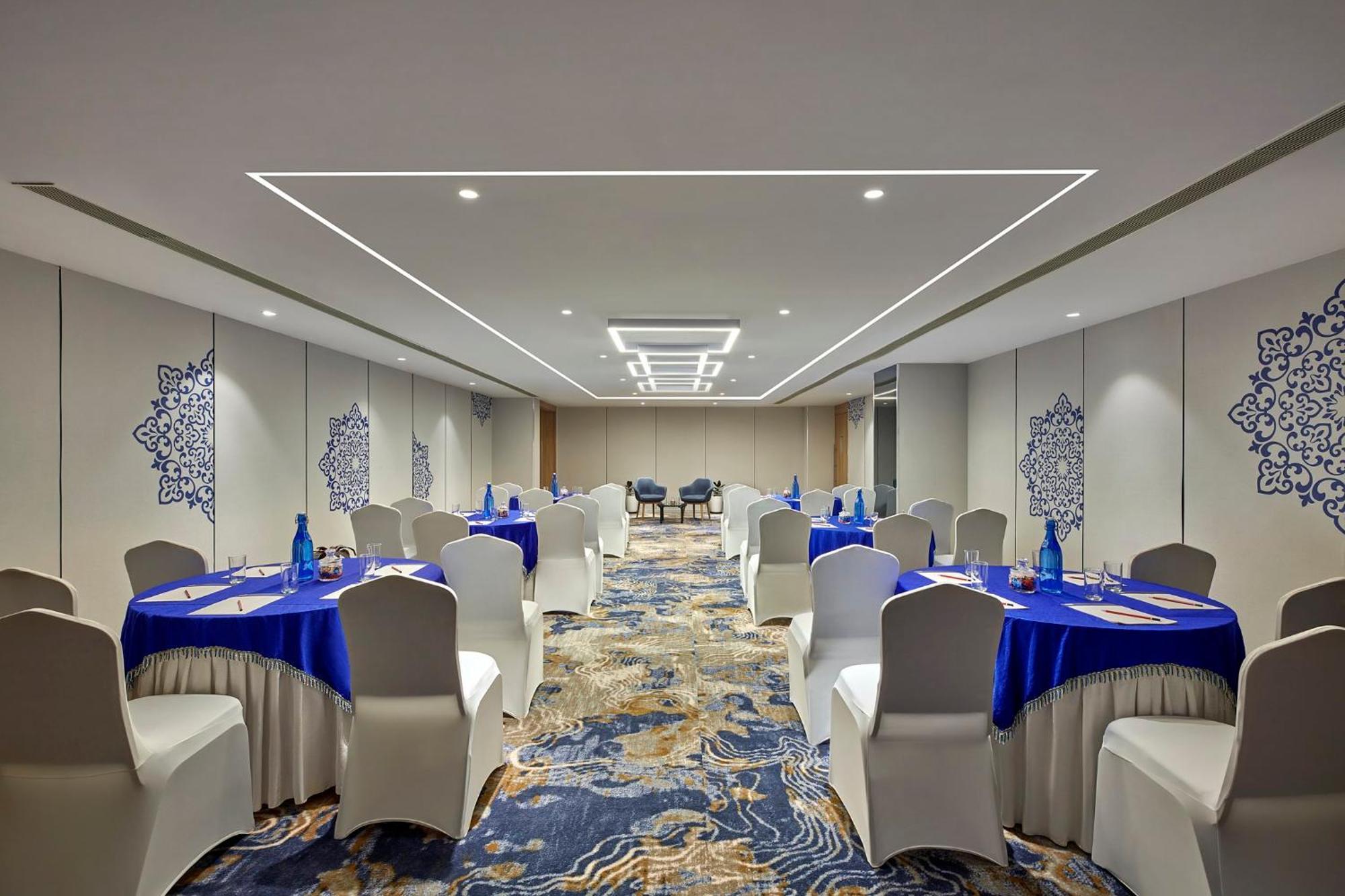 Holiday Inn Express Bengaluru Bommasandra By Ihg Kammasandra Dış mekan fotoğraf