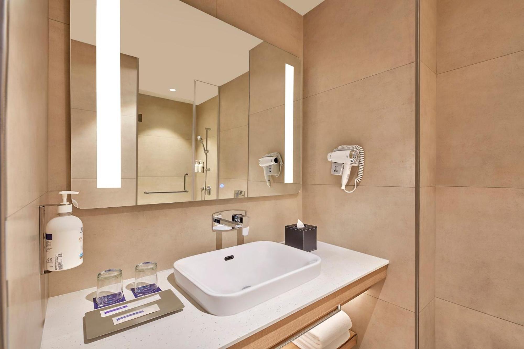 Holiday Inn Express Bengaluru Bommasandra By Ihg Kammasandra Dış mekan fotoğraf