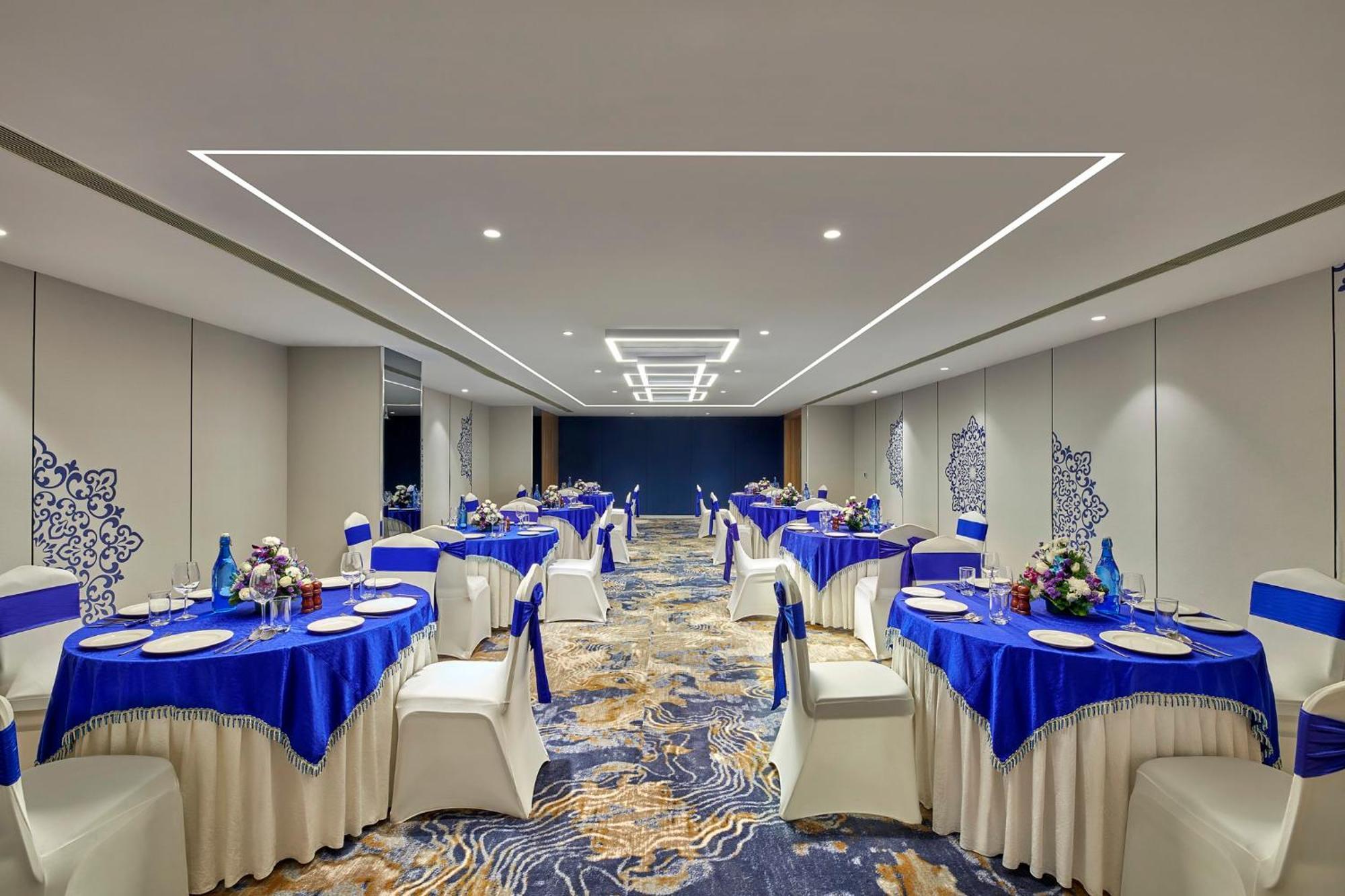 Holiday Inn Express Bengaluru Bommasandra By Ihg Kammasandra Dış mekan fotoğraf
