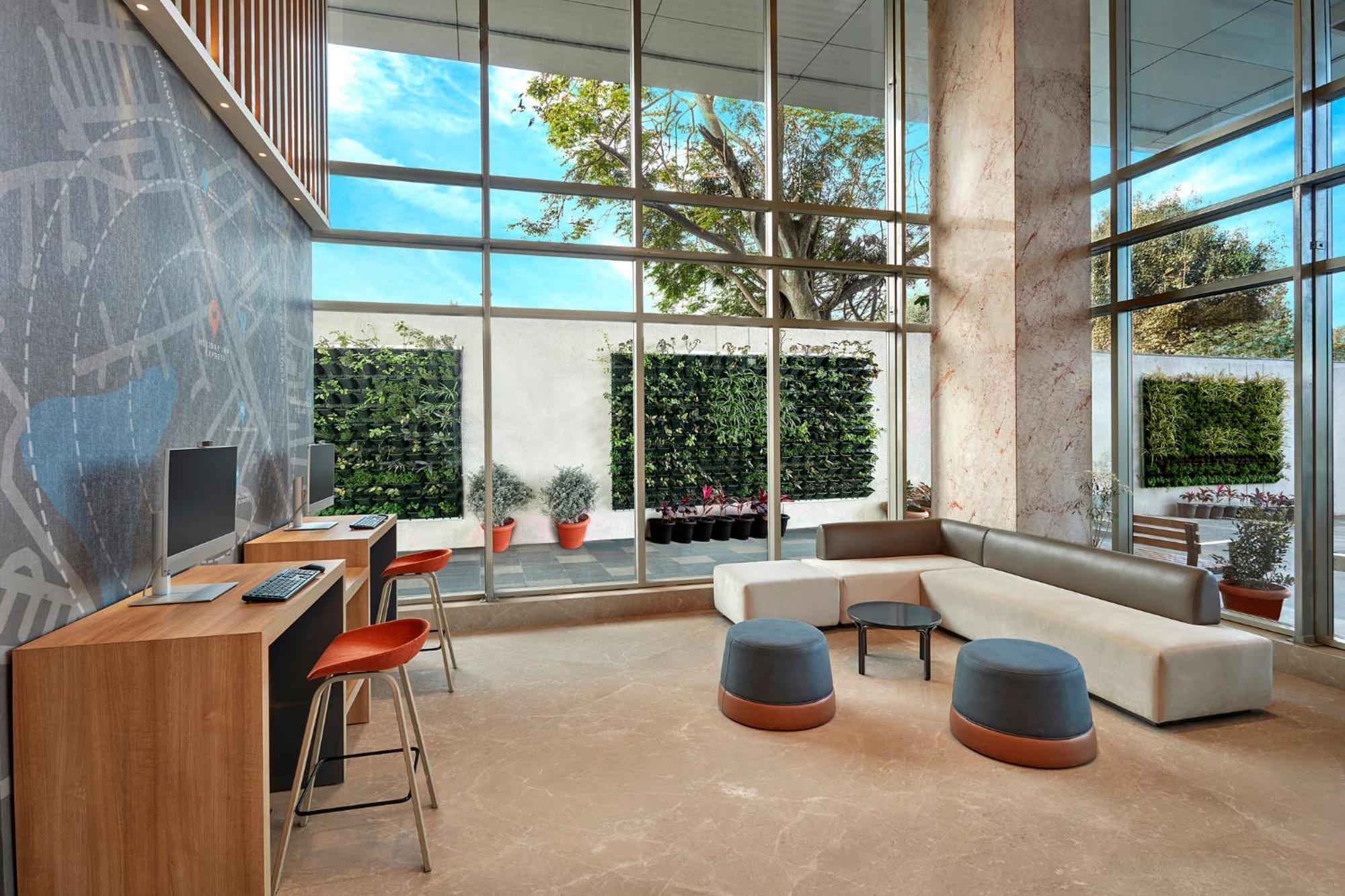 Holiday Inn Express Bengaluru Bommasandra By Ihg Kammasandra Dış mekan fotoğraf